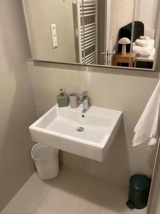 Skypark 1 With Free Parking Apartmán Bratislava