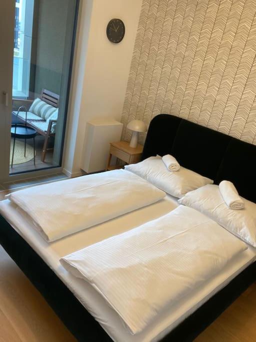 Skypark 1 With Free Parking Apartmán Bratislava